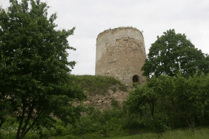 При реставрации Изборской крепости исчезло 100 млн рублей