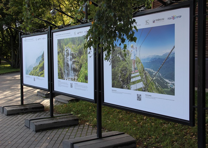 Выставка из цикла «Путешествуйте дома», посвященная курорту «Роза Хутор», открылась в природно-историческом парке «Кузьминки-Люблино» в Москве