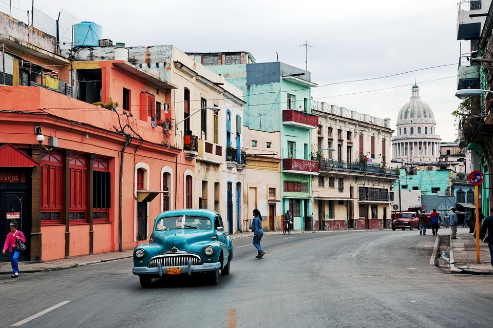 Карты "Мир" начали принимать банкоматы на Кубе