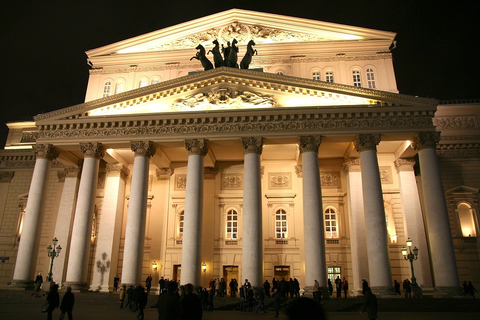 Свыше 100 площадок задействованы в акции "Ночь театров" в Москве