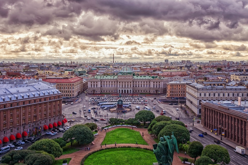 Петербург вошел в топ-10 направлений для молодежного туризма