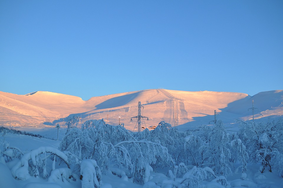 Фестиваль "Сила цвета" пройдет на горнолыжном курорте в Хибинах накануне полярного дня