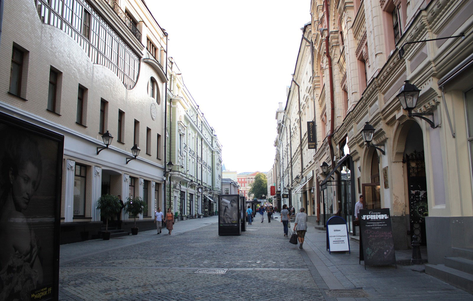 В рейтинге самых дорогих торговых улиц мира Россия оказалась на 12 месте