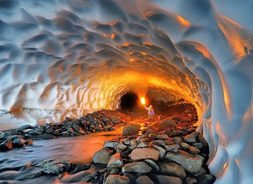 Ледяная пещера Камчатки